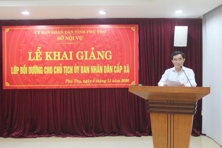 Ông Lê Tiến Hưng, Phó Giám đốc Sở Nội vụ tỉnh Phú Thọ phát biểu tại Lễ khai giảng