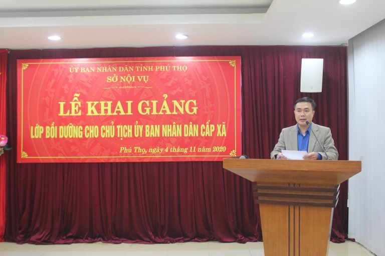 Ông Đinh Thế Anh, Chủ tịch UBND thị trấn Yên Lập, tỉnh Phú Thọ đại diện các học viên tham gia khoá đào tạo phát biểu