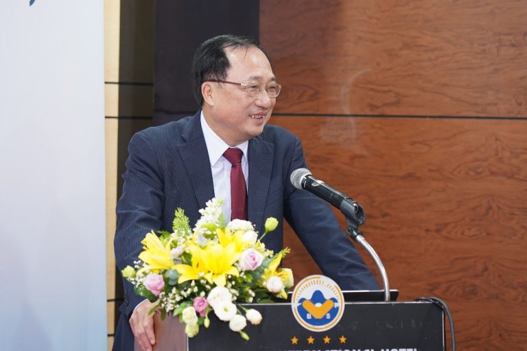  PGS. TS Nguyễn Văn Thành trình bày chuyên đề về tư duy hệ thống
