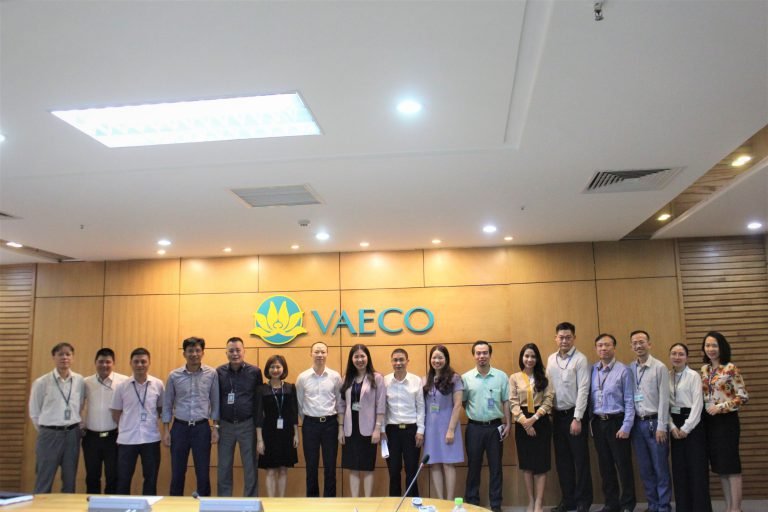 Các chuyên gia của Sleader cùng Ban lãnh đạo VAECO tham gia buổi lễ khởi động dự án