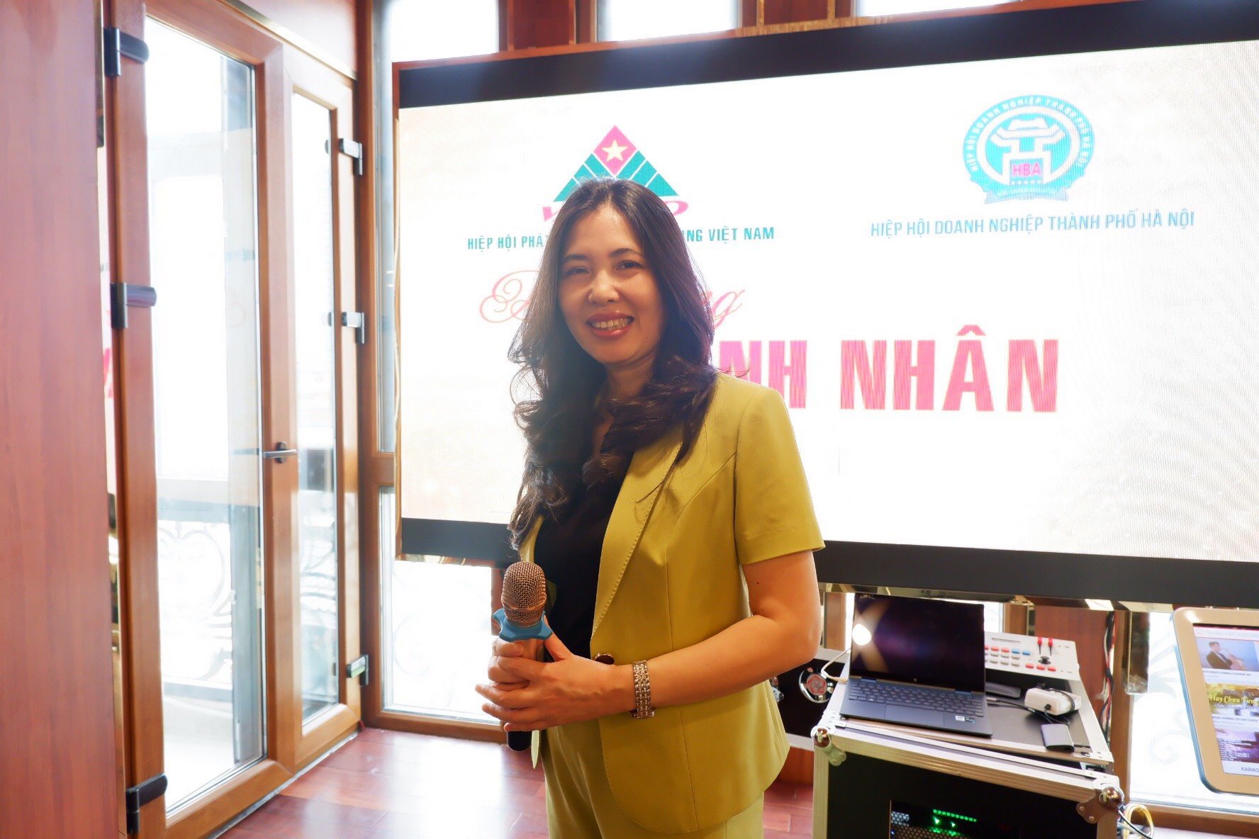 Bà Dương Thu, Viện trưởng Viện Nghiên cứu Phát triển Lãnh đạo Chiến lược (SLEADER)